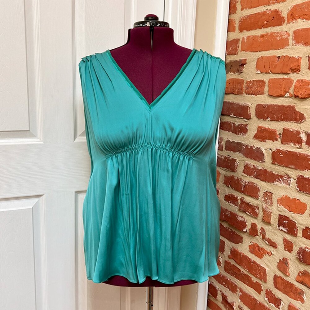 Beautiful Elie Tahari Green/Blue Teal Silk V-Neck Empire Waist Top